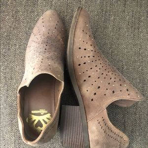 Light brown gently worn booties.